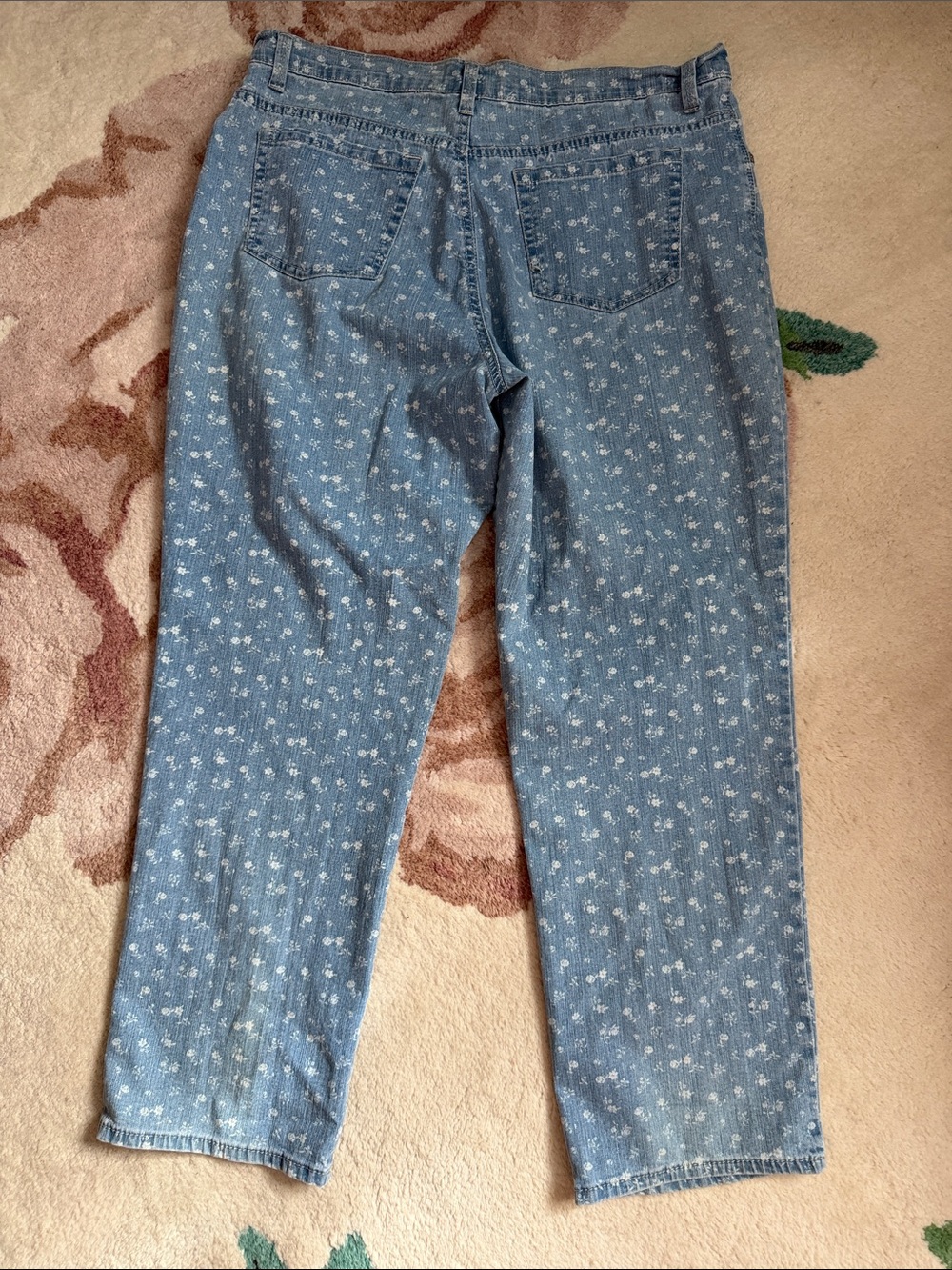 Gloria Vanderbilt Amanda Light Blue Denim Jeans with Floral Print - Picture 6 of 7